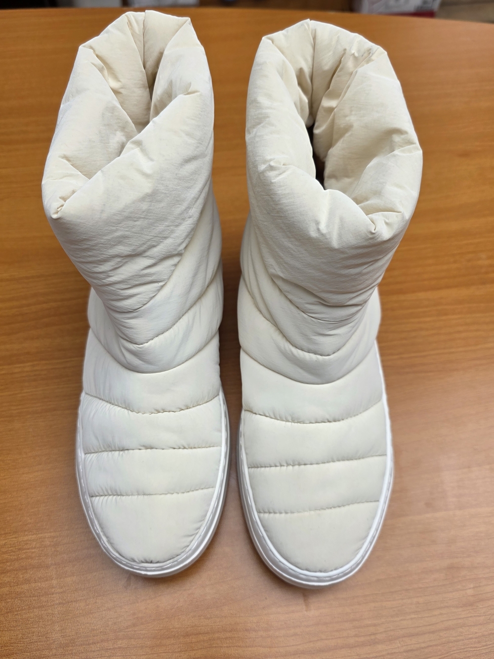 Kenneth Cole Women’s Cream Quilted Winter Boots - Lightweight Puffer Style New